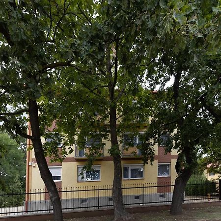 Angolkert Panzio Teglas Εξωτερικό φωτογραφία